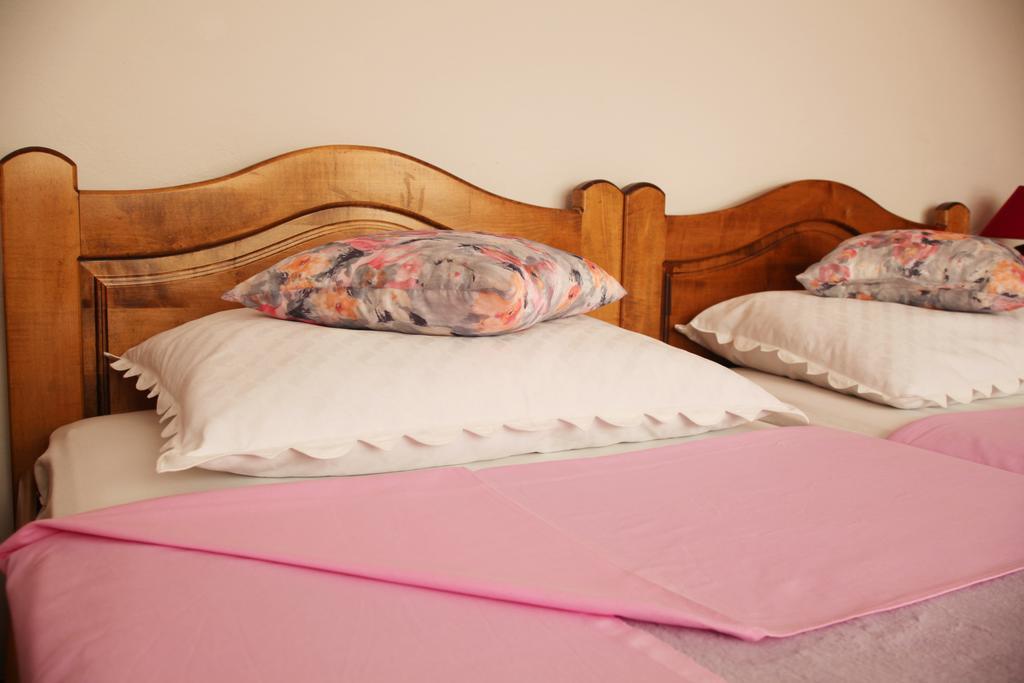 Rooms Markovic Оточац Экстерьер фото