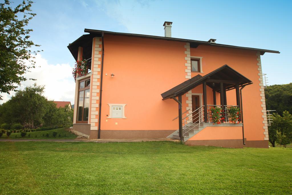 Rooms Markovic Оточац Экстерьер фото