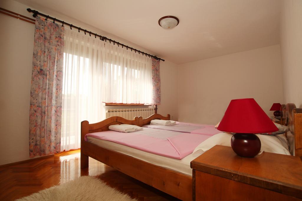 Rooms Markovic Оточац Экстерьер фото