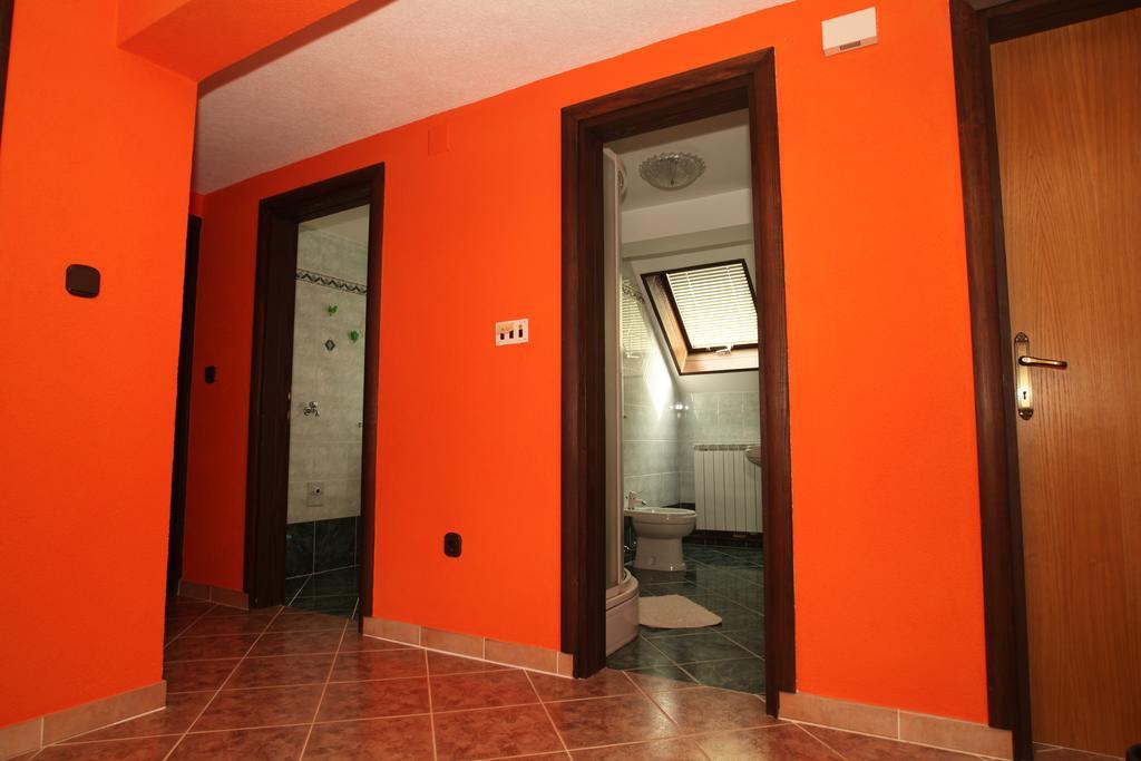 Rooms Markovic Оточац Экстерьер фото