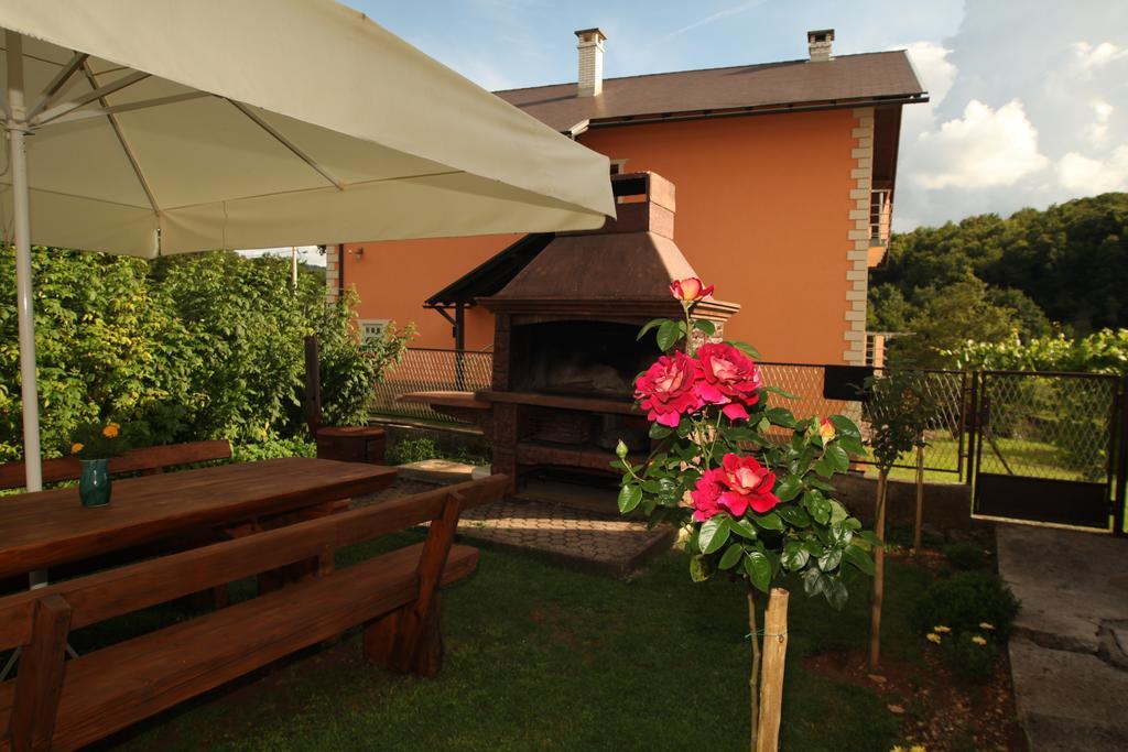 Rooms Markovic Оточац Экстерьер фото
