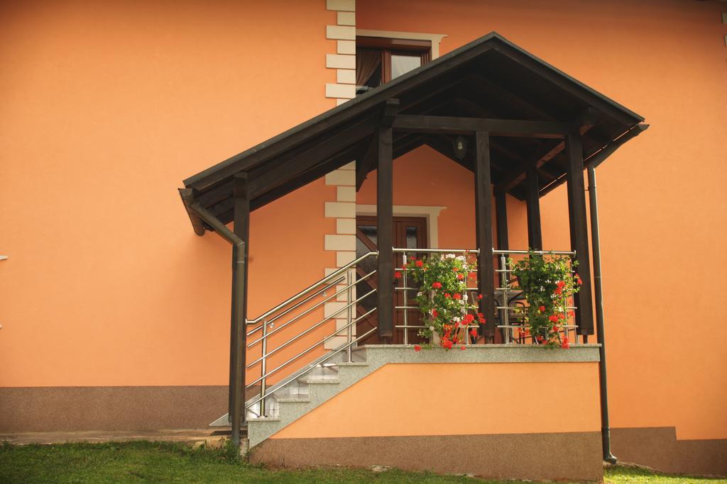 Rooms Markovic Оточац Экстерьер фото